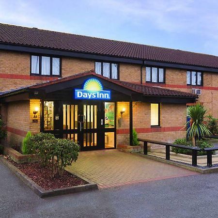 Days Inn By Wyndham London Stansted Airport Birchanger Экстерьер фото