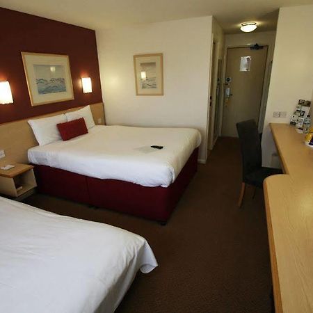 Days Inn By Wyndham London Stansted Airport Birchanger Экстерьер фото