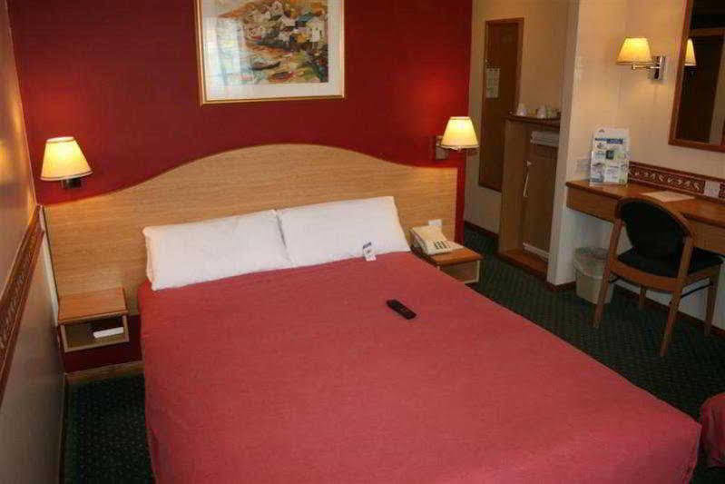 Days Inn By Wyndham London Stansted Airport Birchanger Экстерьер фото
