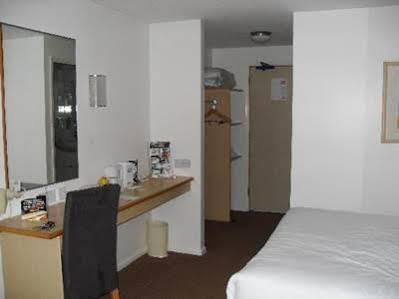 Days Inn By Wyndham London Stansted Airport Birchanger Экстерьер фото