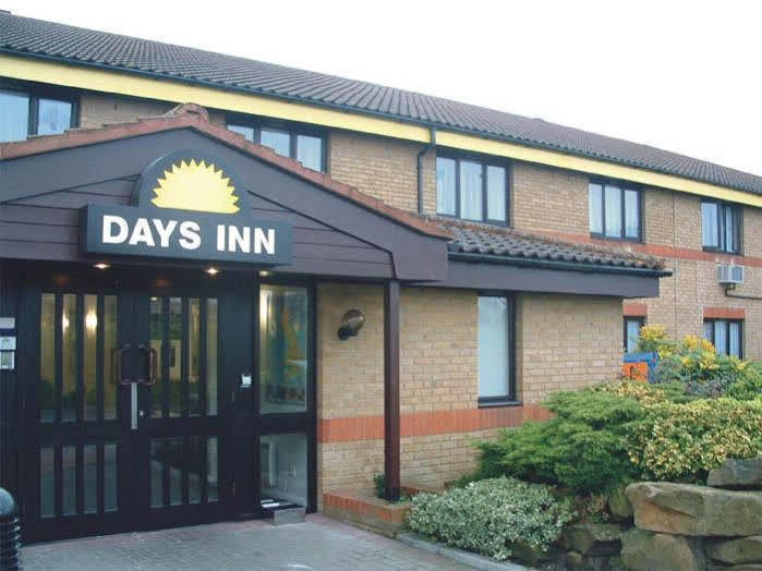 Days Inn By Wyndham London Stansted Airport Birchanger Экстерьер фото