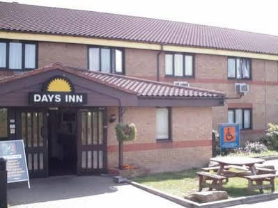 Days Inn By Wyndham London Stansted Airport Birchanger Экстерьер фото