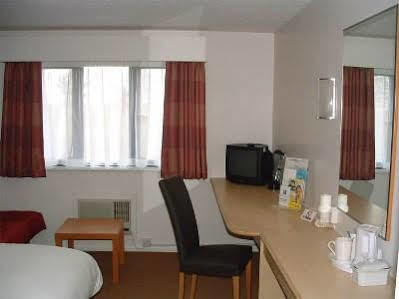 Days Inn By Wyndham London Stansted Airport Birchanger Экстерьер фото