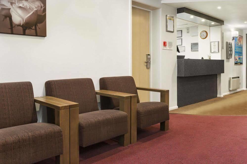 Days Inn By Wyndham London Stansted Airport Birchanger Экстерьер фото