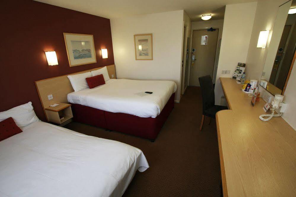 Days Inn By Wyndham London Stansted Airport Birchanger Экстерьер фото